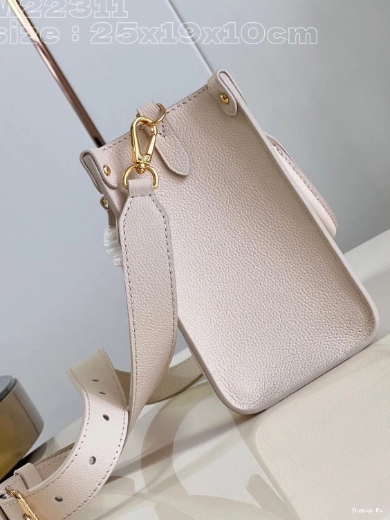 VUITTON Go LOUIS & Lock 0713